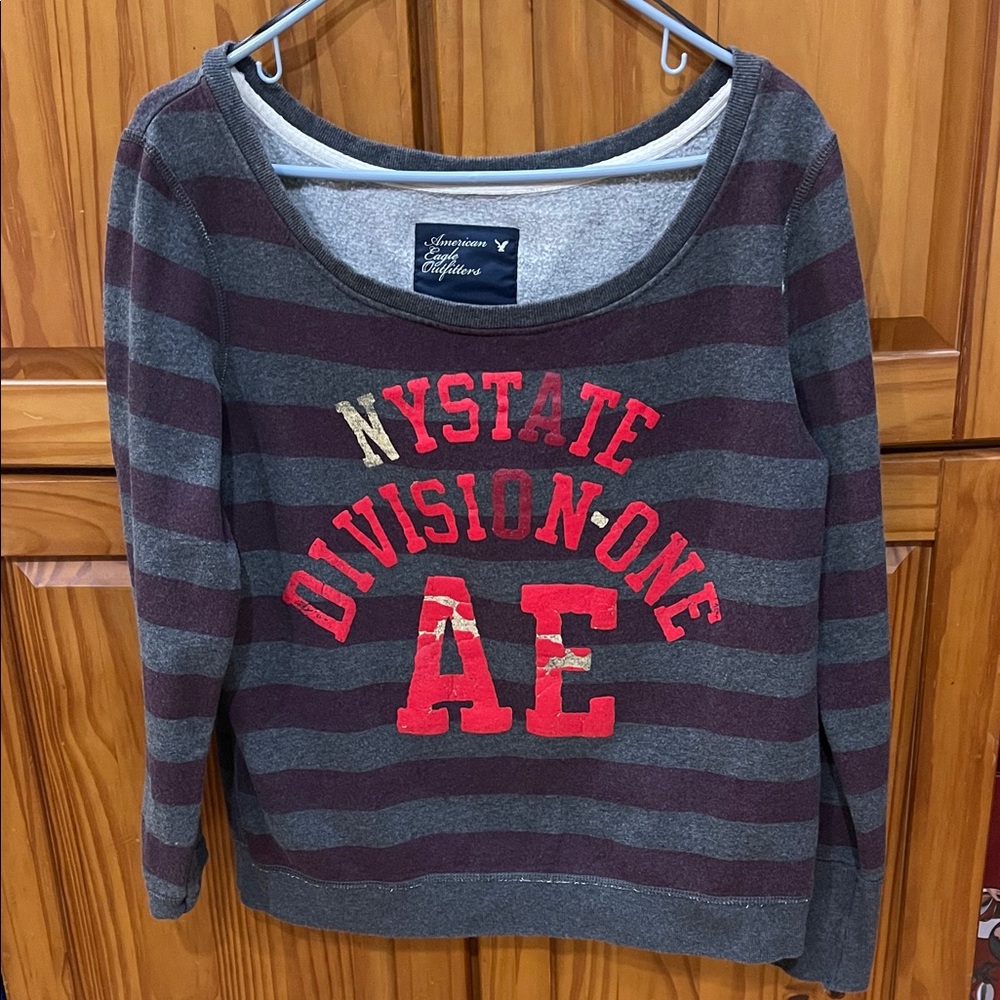 2011~ Retro American Eagle Outfitters Women's NY State Sweatshirt - Gray and Red